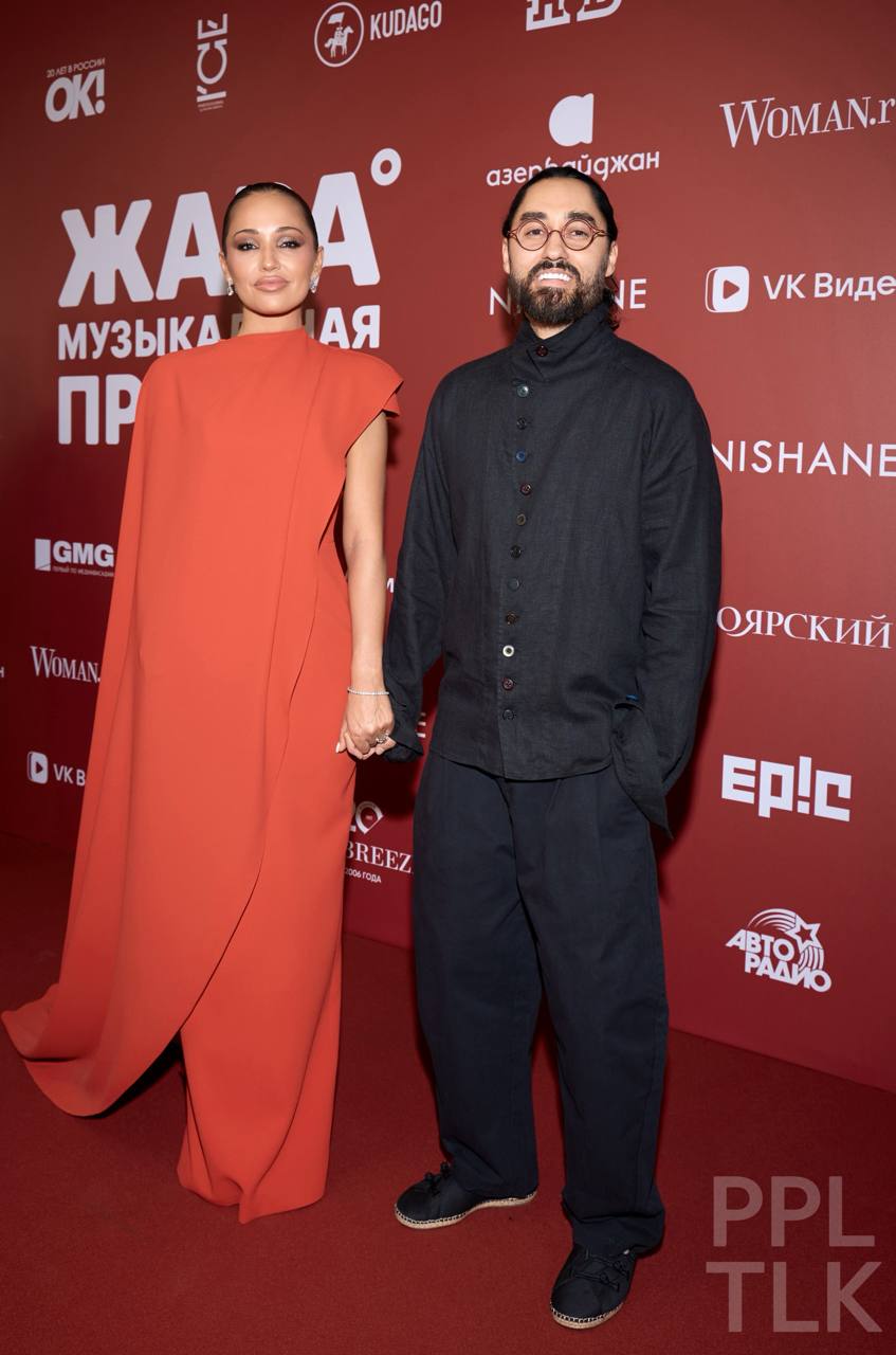 Люся Чеботина надела нижнее бельё поверх юбки, а Анна Седокова вообще отказалась от него: как выглядели гости на Жара Music Awards